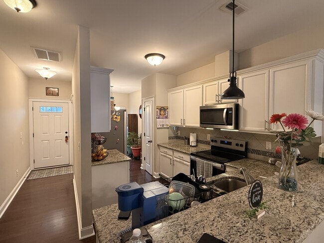 Photo - 1808 Fox Den Way