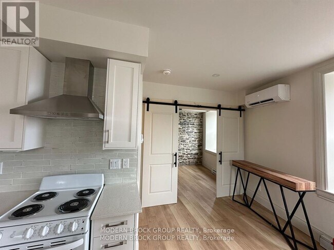 Photo - 5 Clothier St W Unité 102