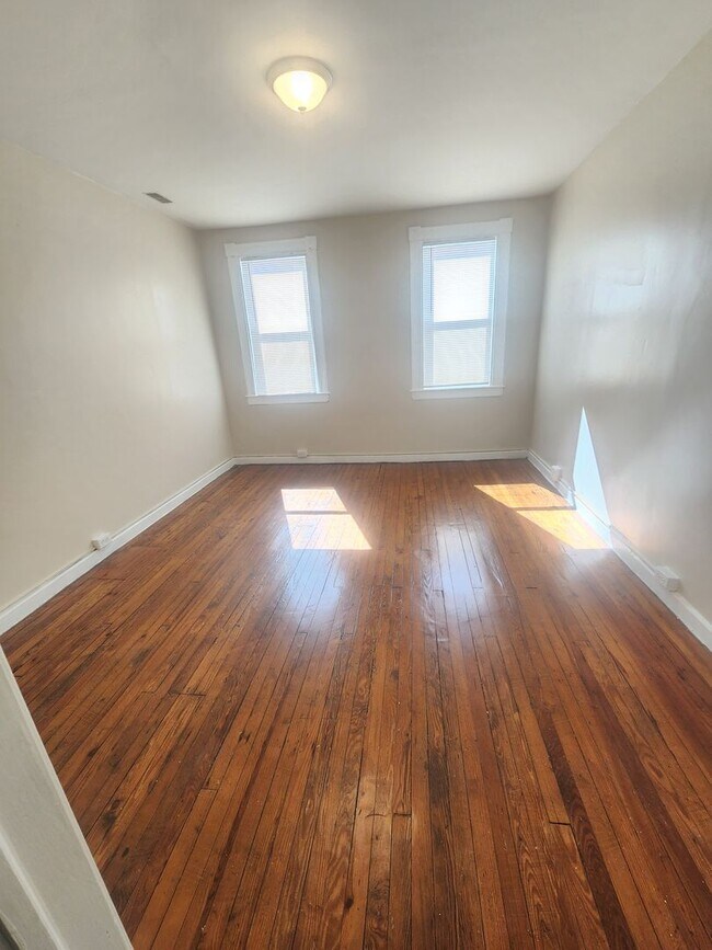 Photo - 2702 Wilkens Ave Apartamento Unidad 2F