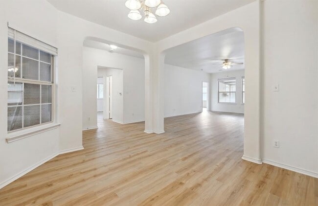 Photo - 1611 Sunnycrest Cir