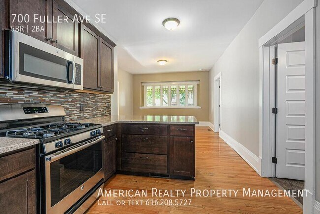 Photo - 700 Fuller Ave SE