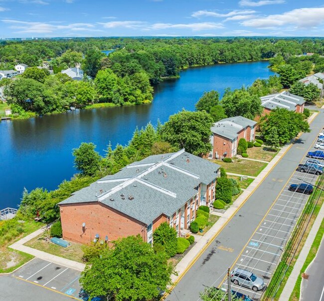 Lakeview Place - Lakeview Place Apartments