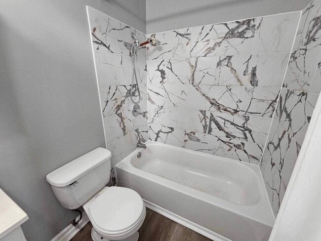 Photo - 2412 Huron St Unit 3