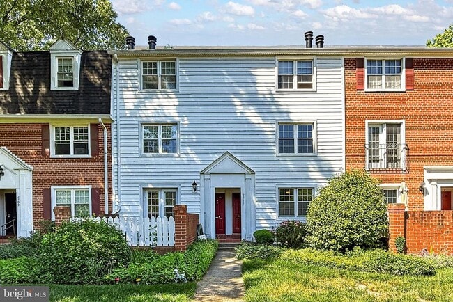 Building Photo - 2711 S Walter Reed Dr Unit A
