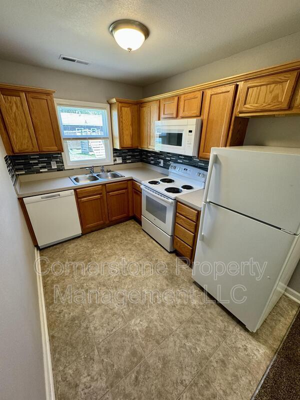 Photo - 8205 Center Dr