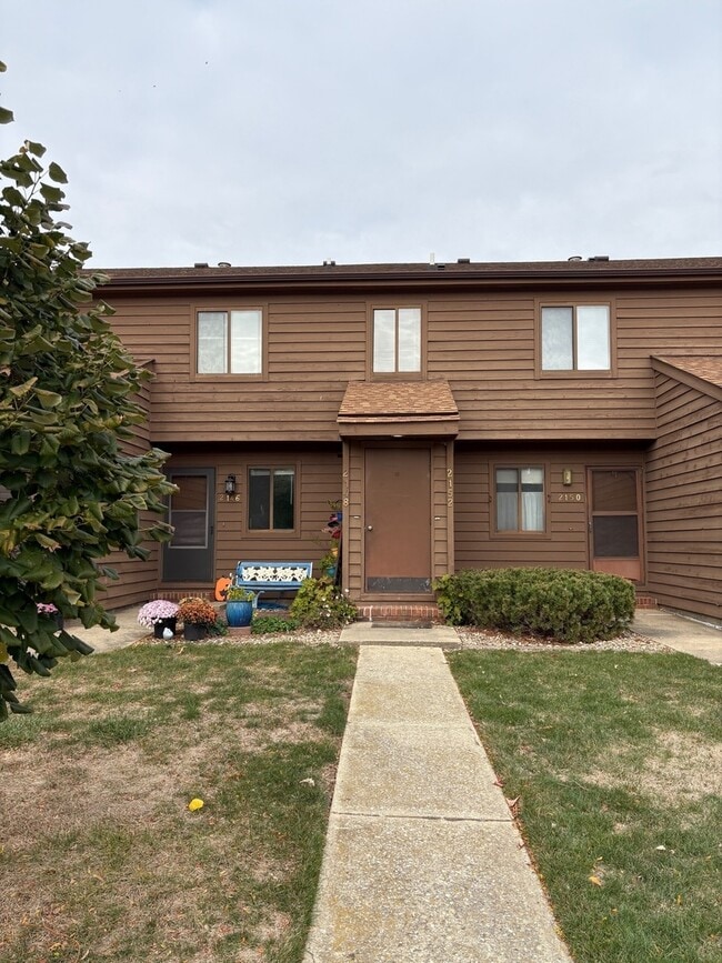 Building Photo - 2148 Sunview Dr Unit 2148