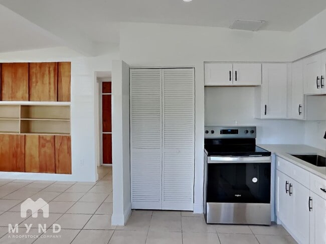 Photo - 7563 Meadowlawn Dr N