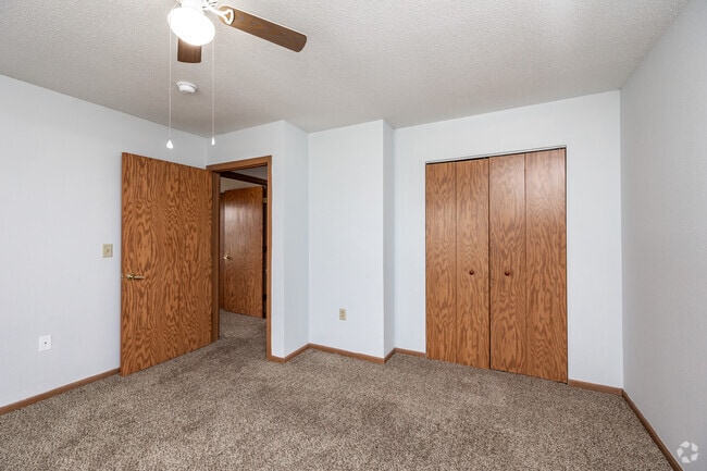 2BR, 1BA - 916SF - First Bedroom