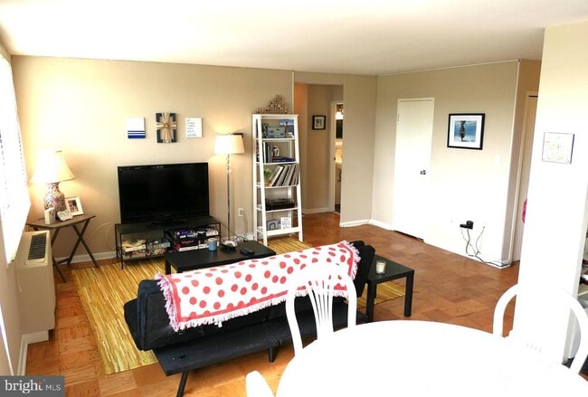 Building Photo - 6631 Wakefield Dr Unit 717