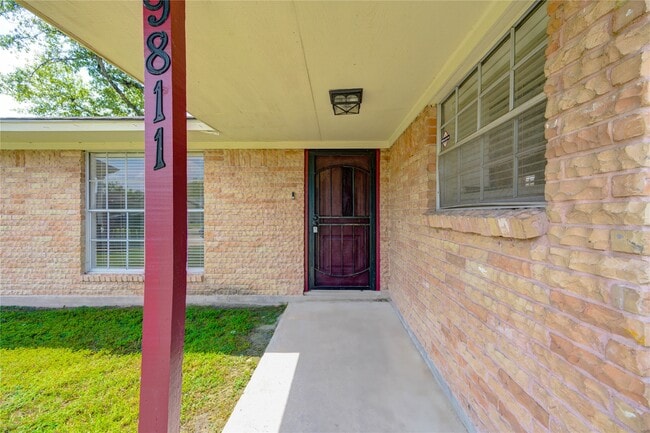 Photo - 9811 Shadydale Ln