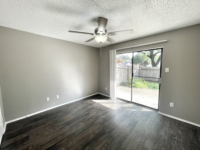 Photo - Tramor At The Quest