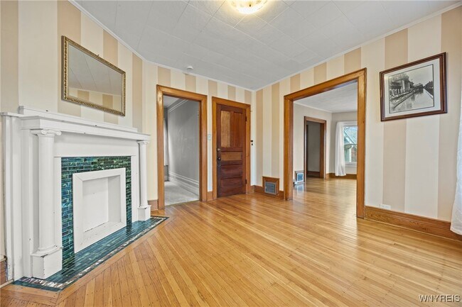 Photo - 411 Breckenridge St