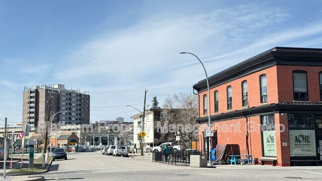 Photo - 1001-1002 2 Ave NW