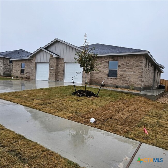 Building Photo - 5405 Rose Gdn Lp Rental