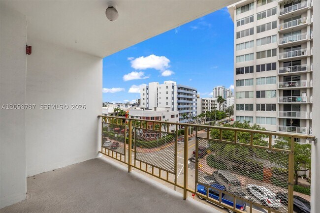 Building Photo - 1340 Lincoln Rd Unit 502
