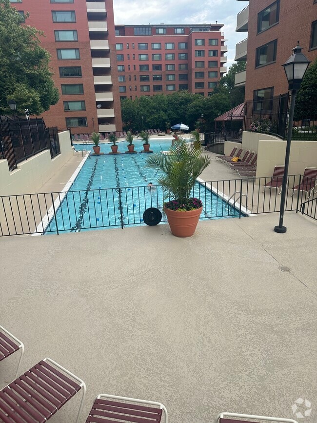 Building Photo - 1021 Arlington Blvd Rental