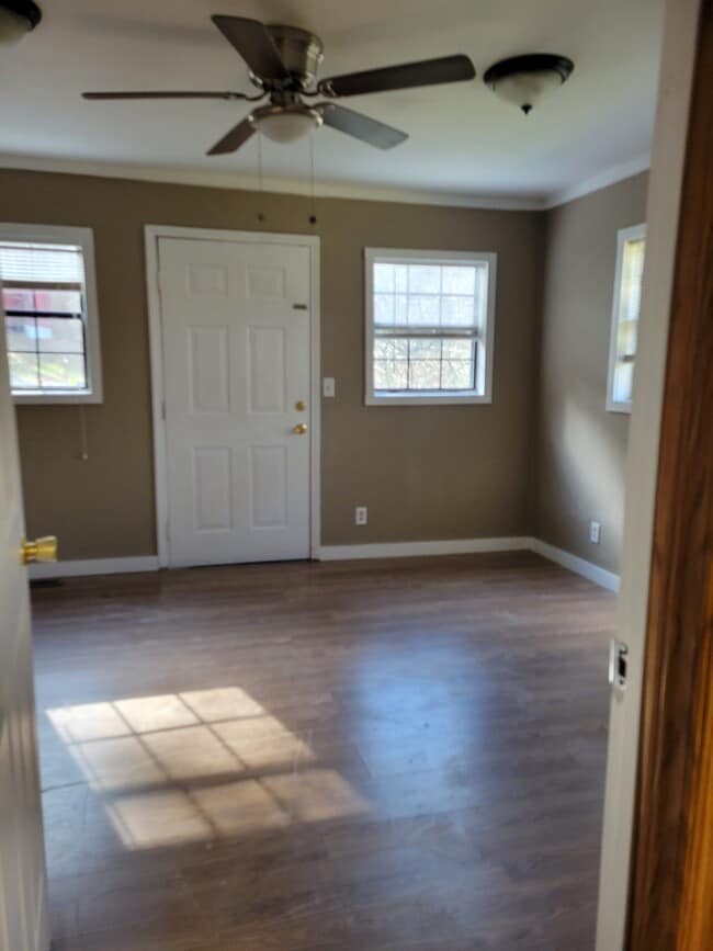 Photo - 895 W Schmitt Rd