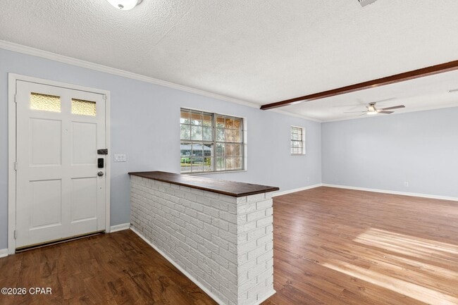 Photo - 106 Moody Dr