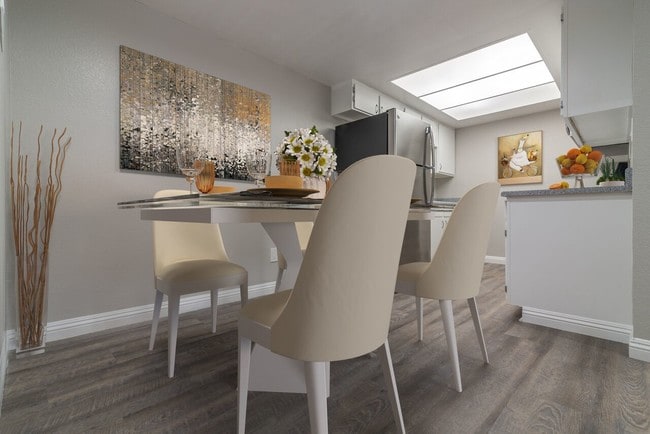 Photo - Laurel Heights Apartments