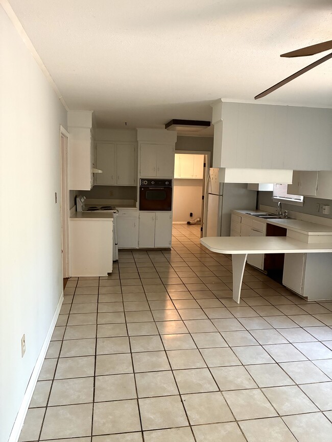 Building Photo - 1258 Plantation Blvd Rental