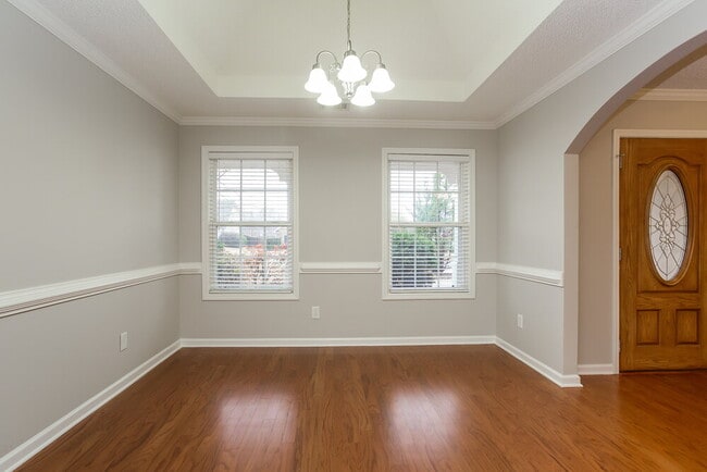 Photo - 3028 Lincoln Log Way