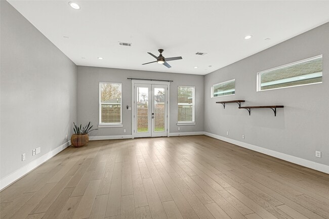 Photo - 4506 Hardy St