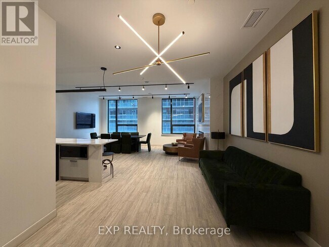 Photo - 180 George St Unité 1410