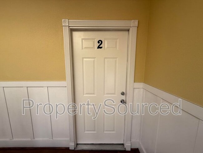 Building Photo - 139 W Yosemite Ave Unit 2 Rental