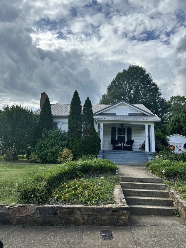 Photo - 1012 Olive Ave SW House