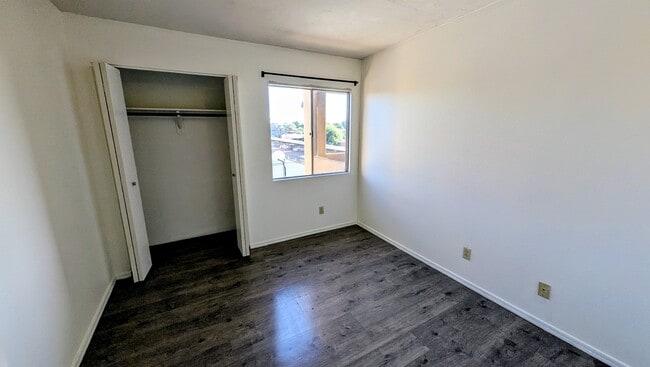 Photo - 1810 E Blacklidge Dr