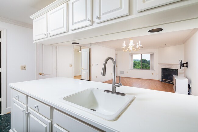 Photo - 1050 N Stuart St