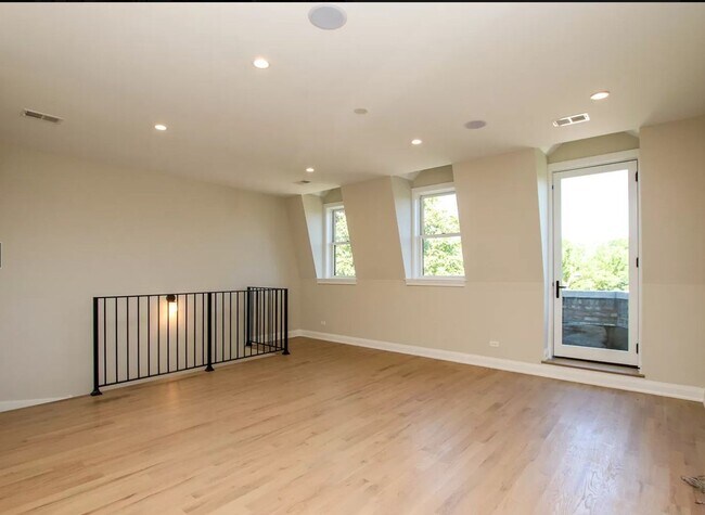 Photo - 1225 W Addison St Unit #3