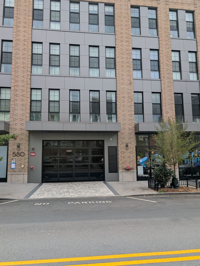 Building Photo - 580 Palisade Ave Unit 302