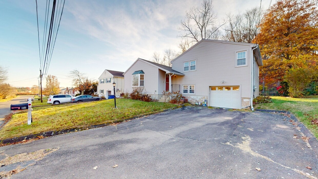 3 Bedroom Split Level in Woodbridge - 3 Bedroom Split Level in Woodbridge