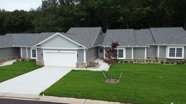 2130 Carriage Hill Cir