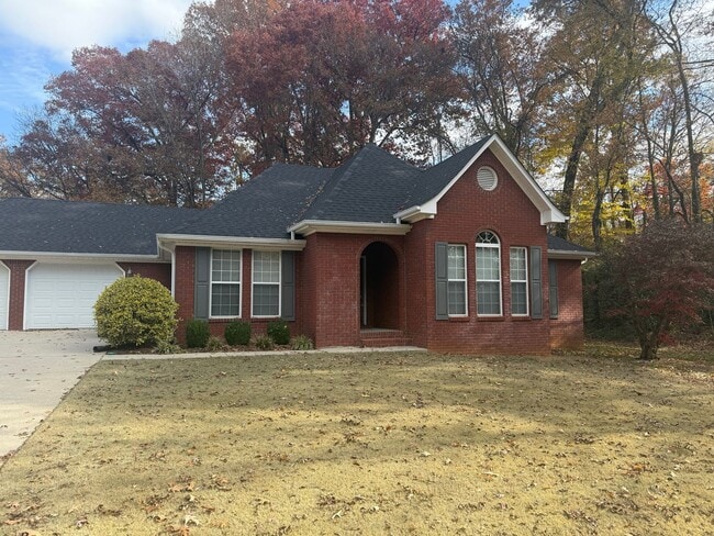 Building Photo - 3 Bedroom, 2 Bathroom - Florence, AL * Forest Hills Community *