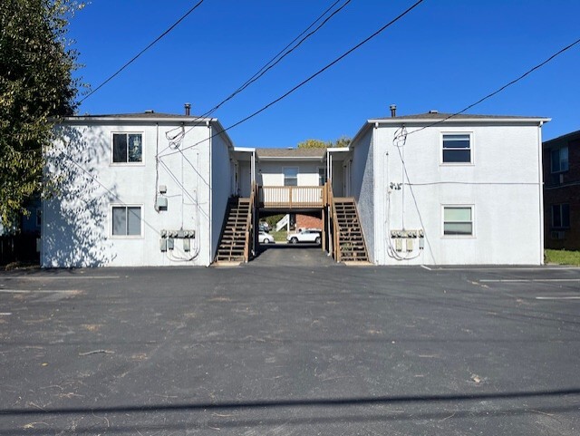 Photo - 695 Riverview