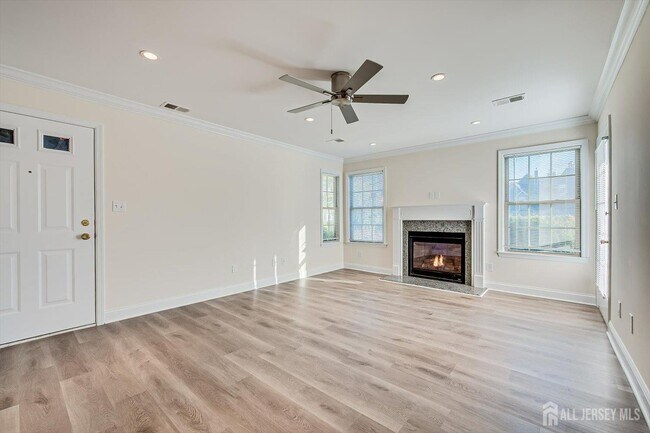 Photo - 114 Longfield Ct