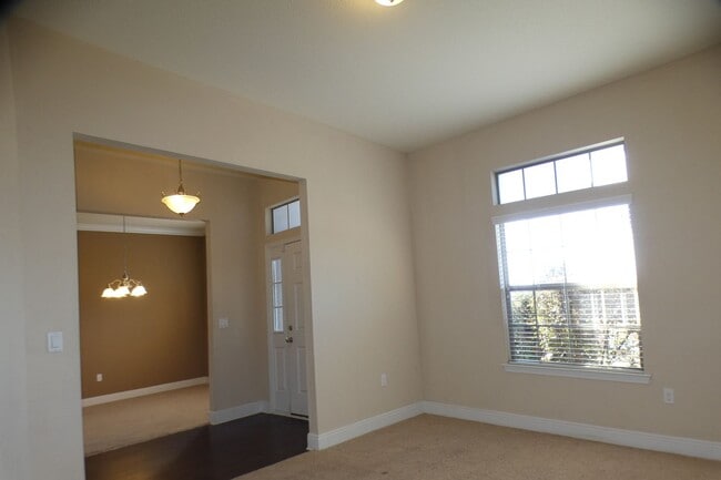 Photo - Spacious 4-Bedroom Home - Pace Mill Creek