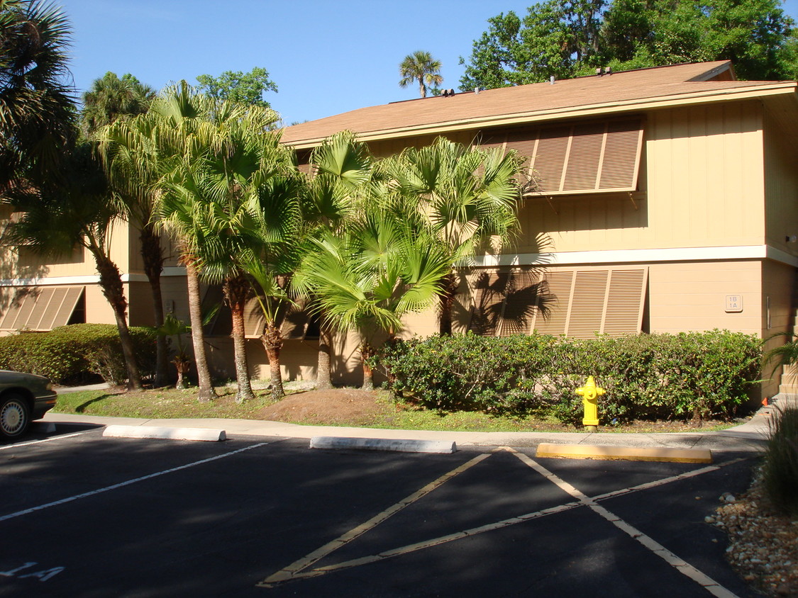 2 BEDROOM FIRST FLOOR CONDO - 130 Jasmine Woods Ct (Deltona, FL)
