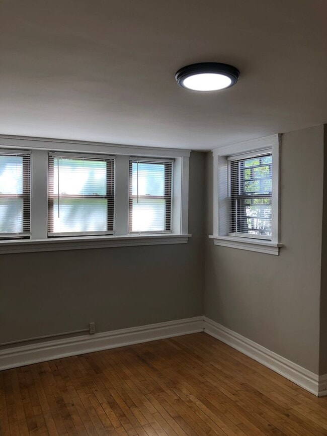 Photo - 2056 N Oakley Ave Unit 1G