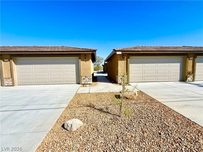 Building Photo - 2560 E Ambush St