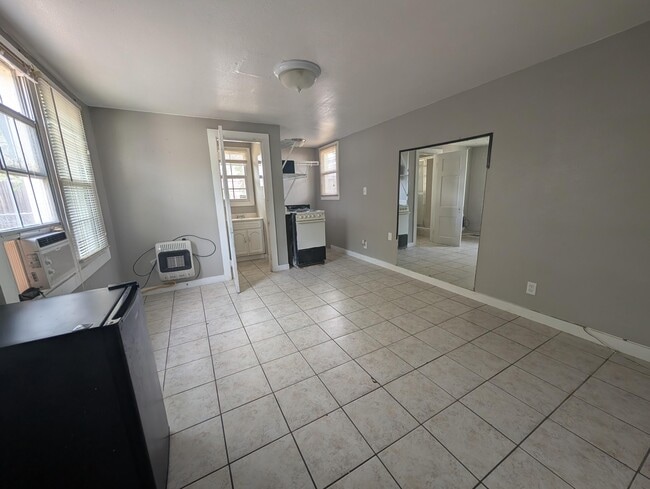 Building Photo - 2305 30th St Rental