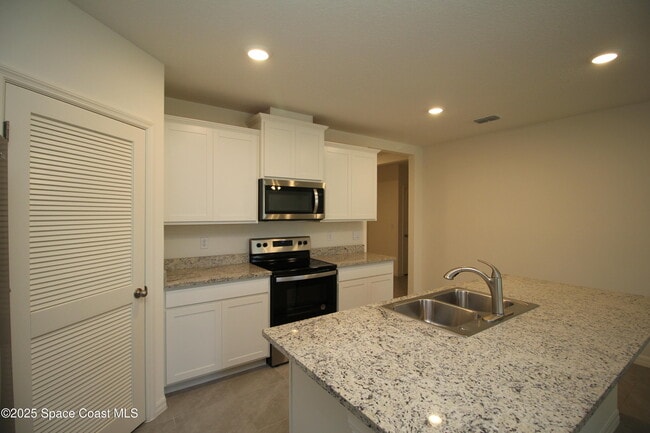 Photo - 4887 Barr St