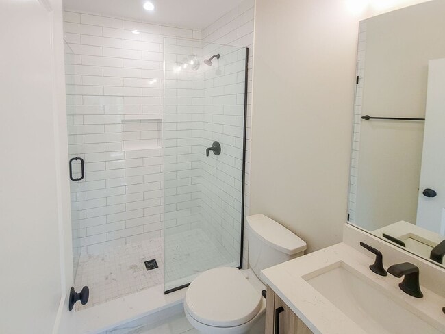 Photo - 2233 N Bissell St