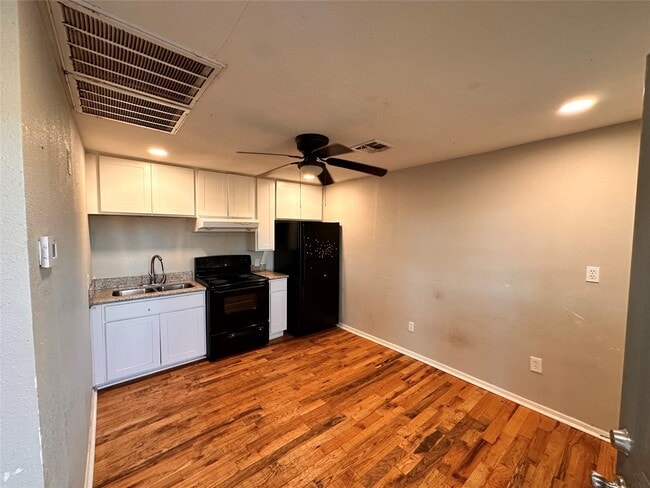 Photo - 2716 Hill Ave