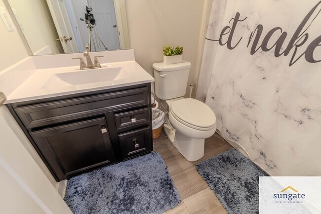 Photo - 100 Matisse Pl Unidad 1002A