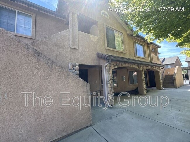 Building Photo - 4223 W Walnut Ave Unit 4223 D