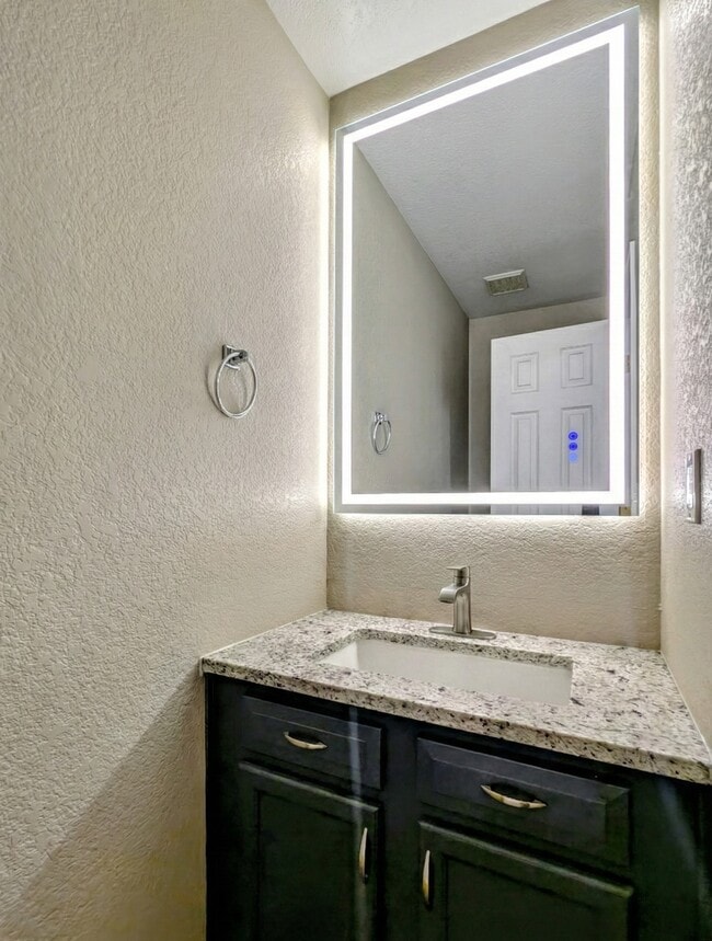 Photo - 5293 Carr St