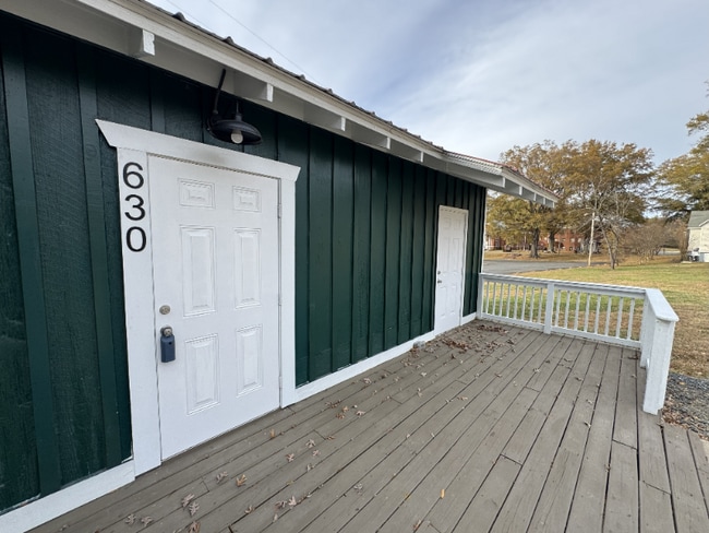 Building Photo - 630 Graham St